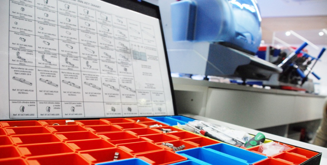 Bombillos anti bumping y llaves de segurida INN Madrid. Construcción modular.