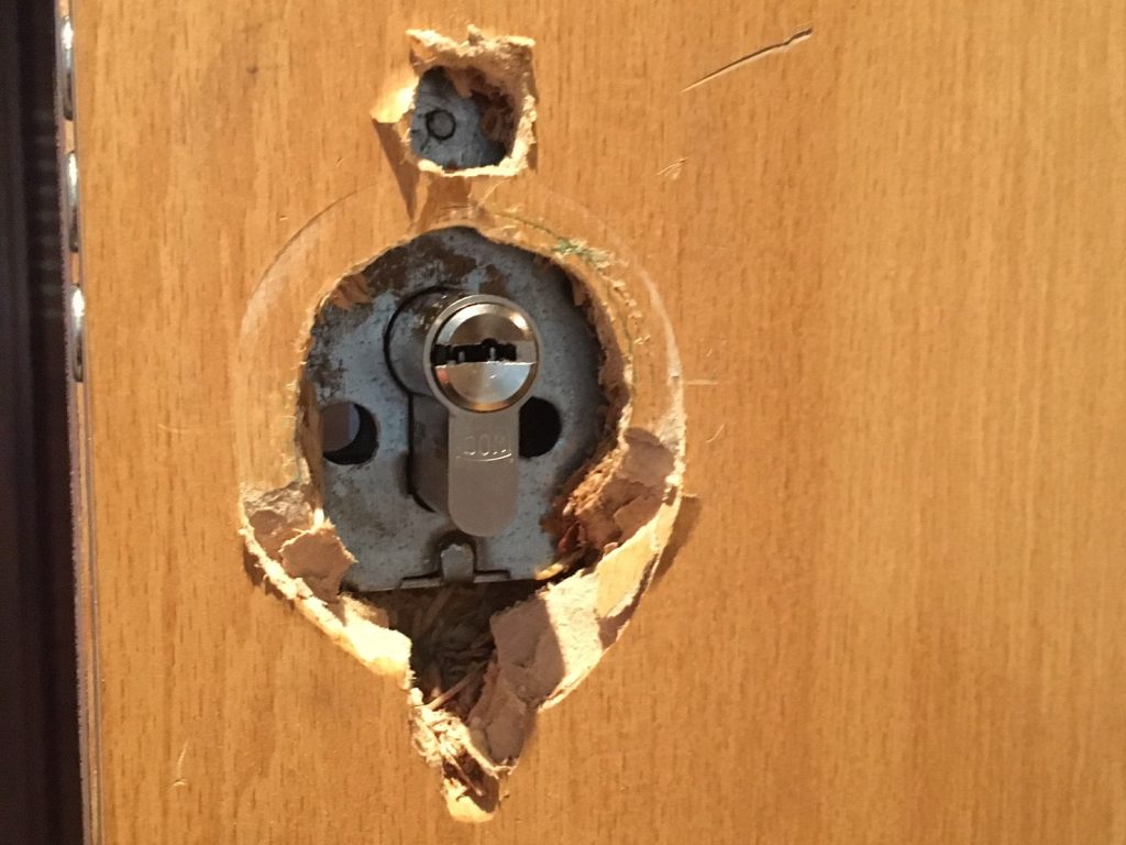 escudo-seguridad-instalacion